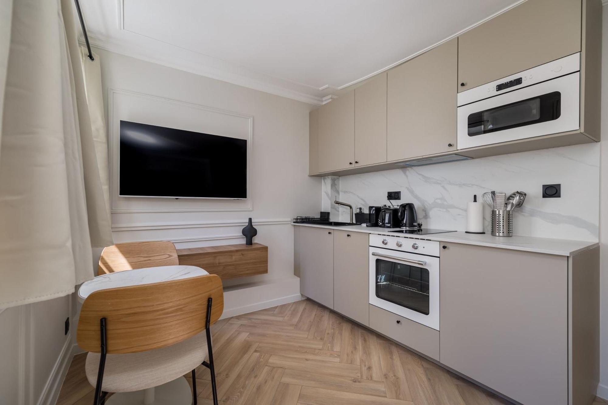 Poetic Stay - Louvre Париж Экстерьер фото